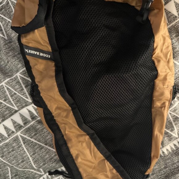 Eddie Bauer Stowaway 10L Packable Sling Bag Coyote Tan - Picture 8 of 10
